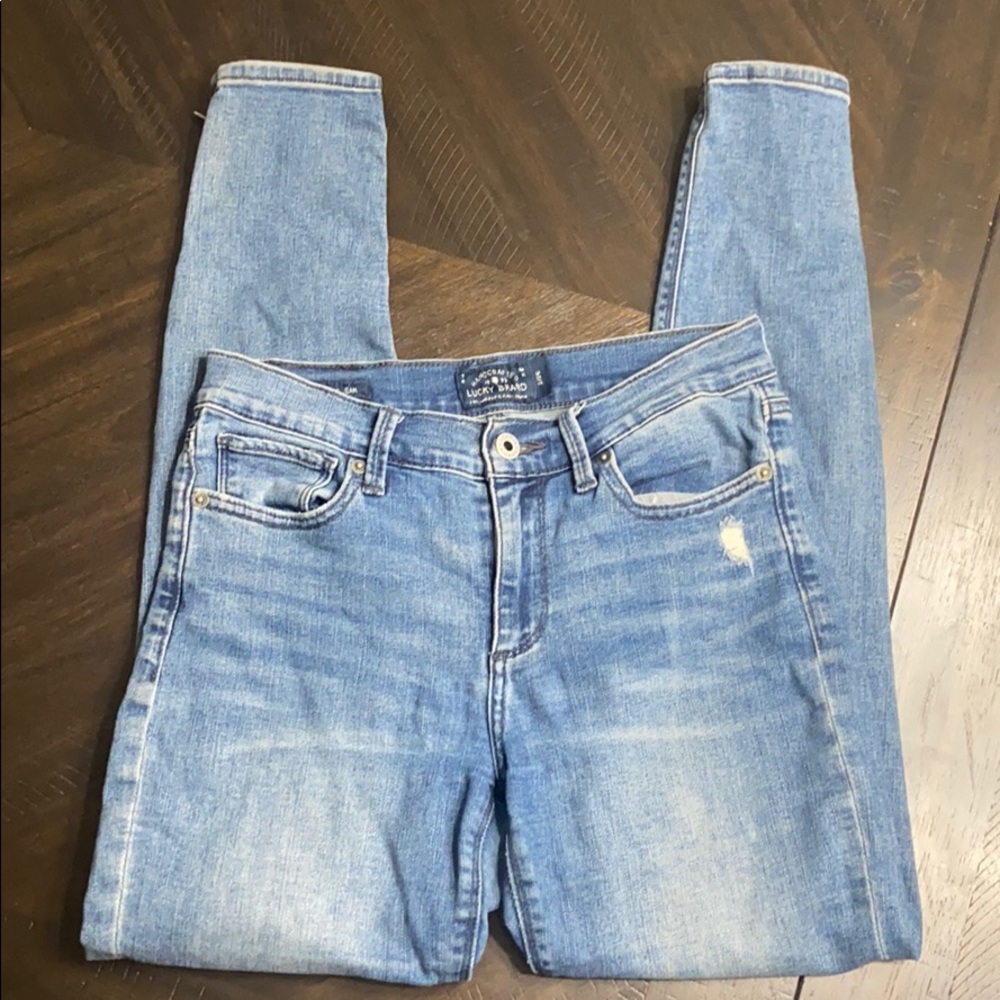 Lucky Brand women’s Distressed skinny jeans